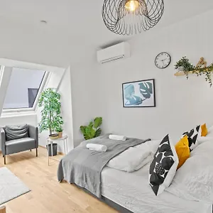 Long Term - Near Klinik Floridsdorf - On-site Parking For 19,90 Eur Вена
